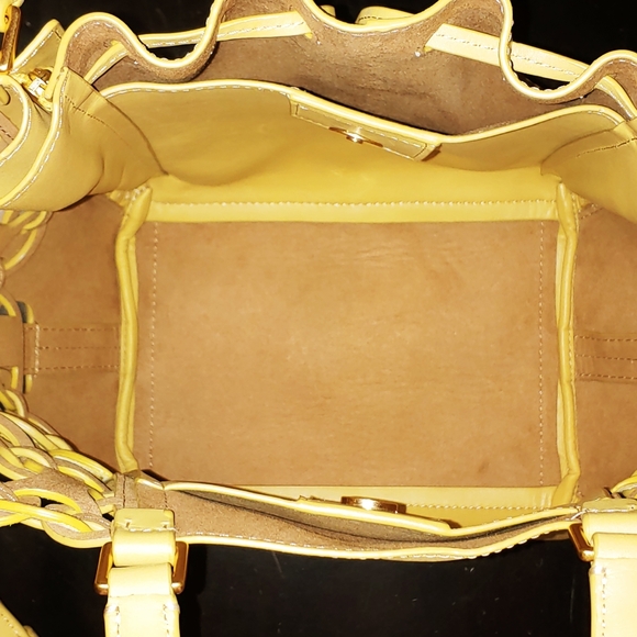 Excellent Tory Burch McGraw Die-Cut Dragonfly Drawstring Satchel tan yellow - Picture 12 of 16